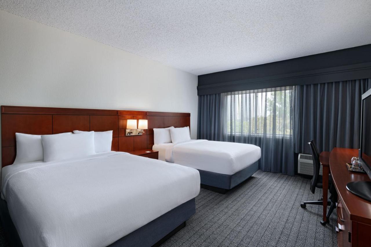 Courtyard By Marriott Dallas Arlington Entertainment District Exteriör bild