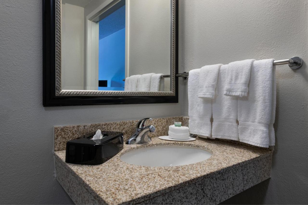 Courtyard By Marriott Dallas Arlington Entertainment District Exteriör bild