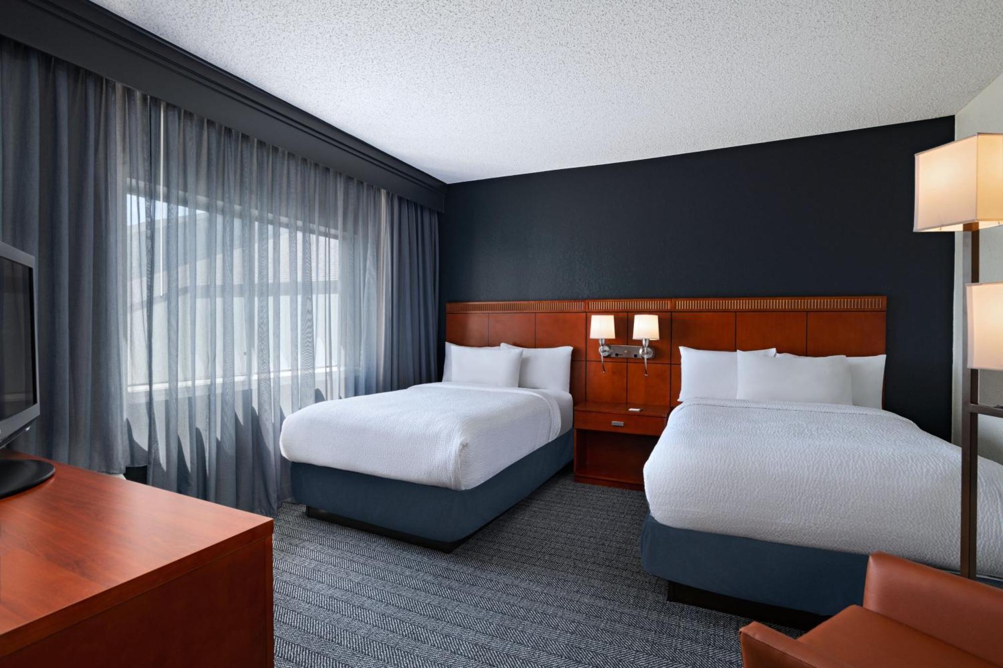 Courtyard By Marriott Dallas Arlington Entertainment District Exteriör bild