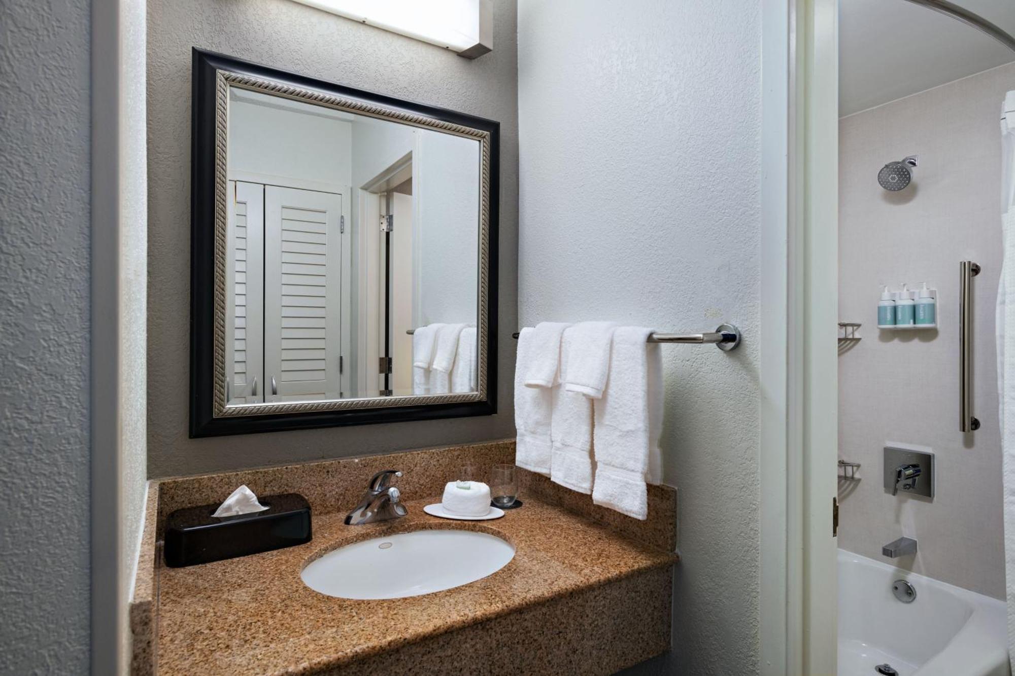 Courtyard By Marriott Dallas Arlington Entertainment District Exteriör bild