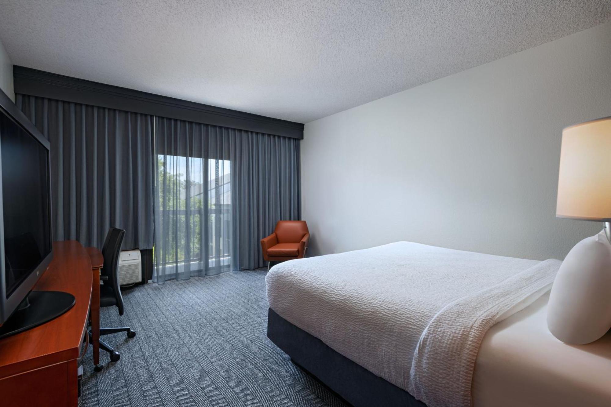 Courtyard By Marriott Dallas Arlington Entertainment District Exteriör bild