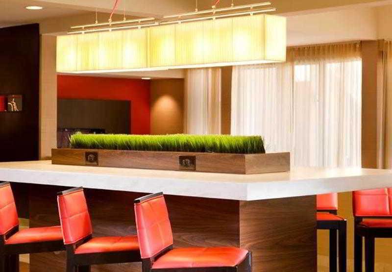 Courtyard By Marriott Dallas Arlington Entertainment District Exteriör bild