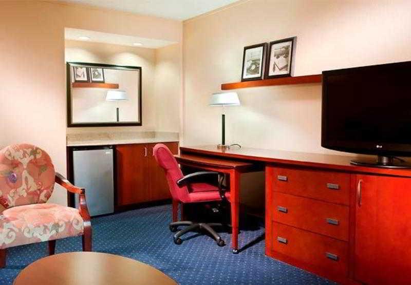 Courtyard By Marriott Dallas Arlington Entertainment District Rum bild