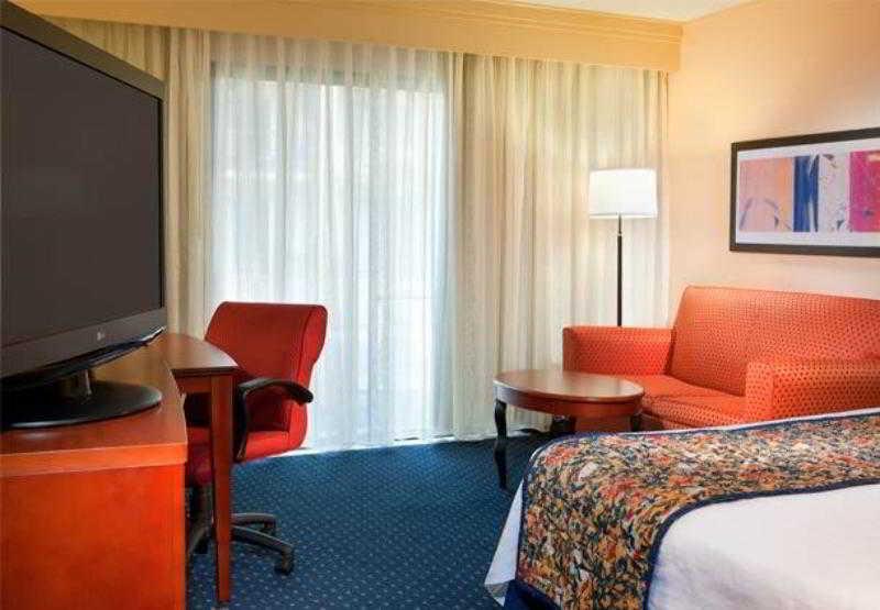 Courtyard By Marriott Dallas Arlington Entertainment District Rum bild