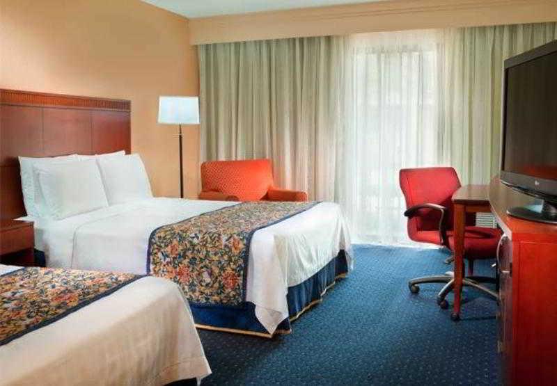 Courtyard By Marriott Dallas Arlington Entertainment District Rum bild